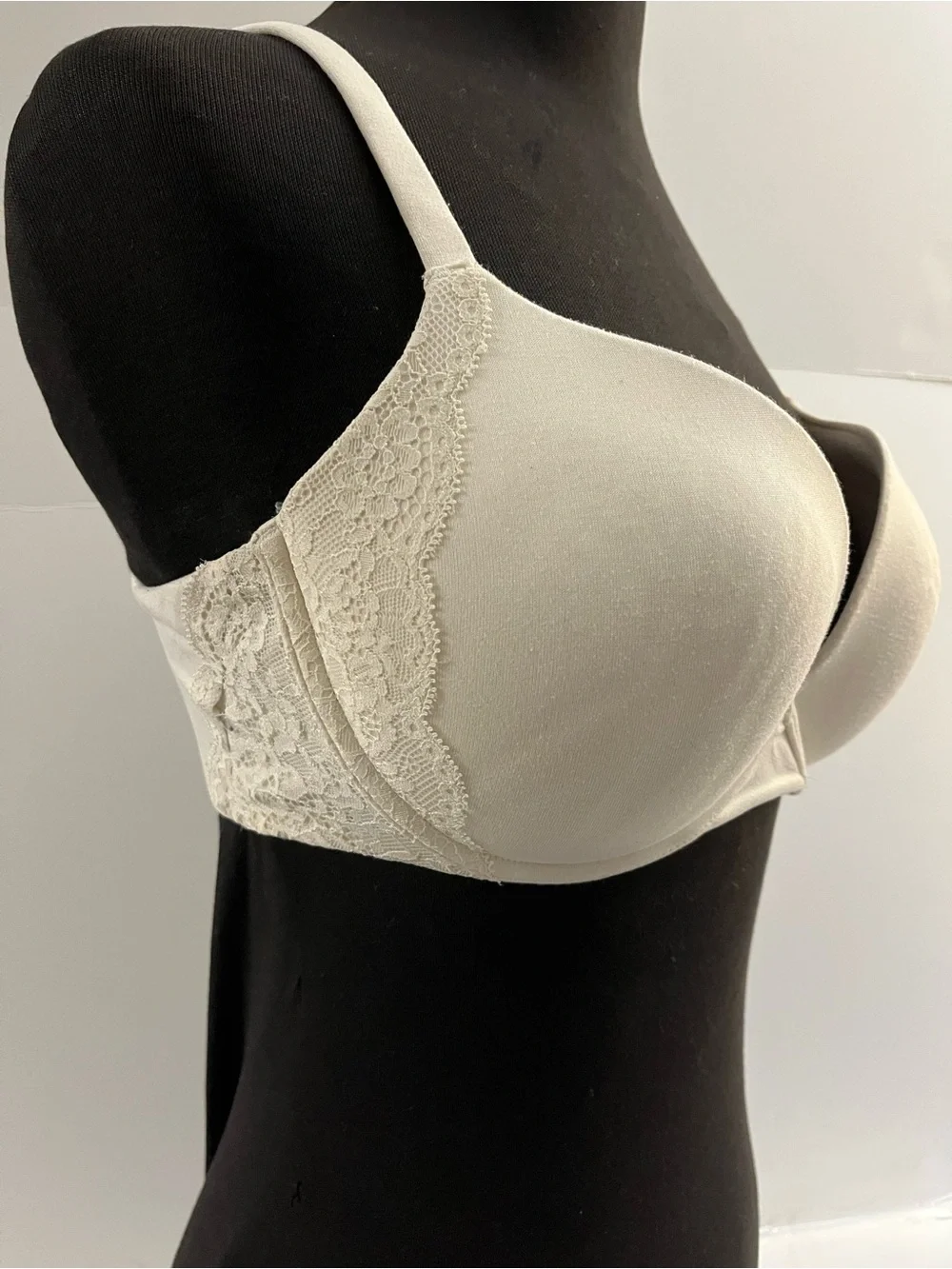 Everyday Smooth Light Cream Lace T-Shirt Bra 36C secret treasures